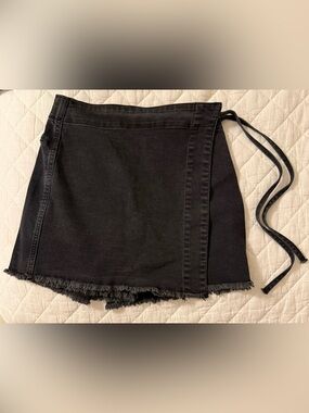 Versona Black Denim Mini Skort with Raw Edge size 2